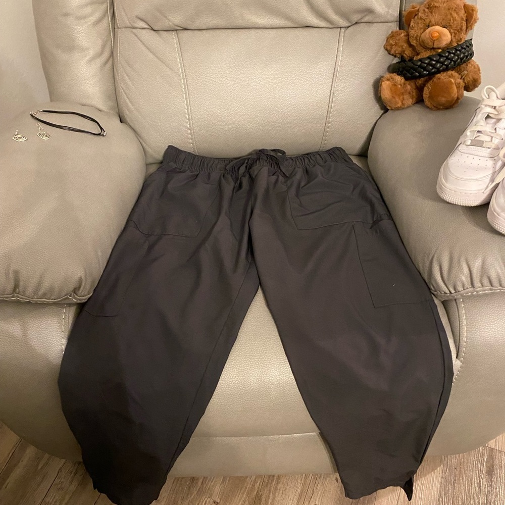 🩶 Gorgeous And Comfy Grey Scrub Pants 🩶